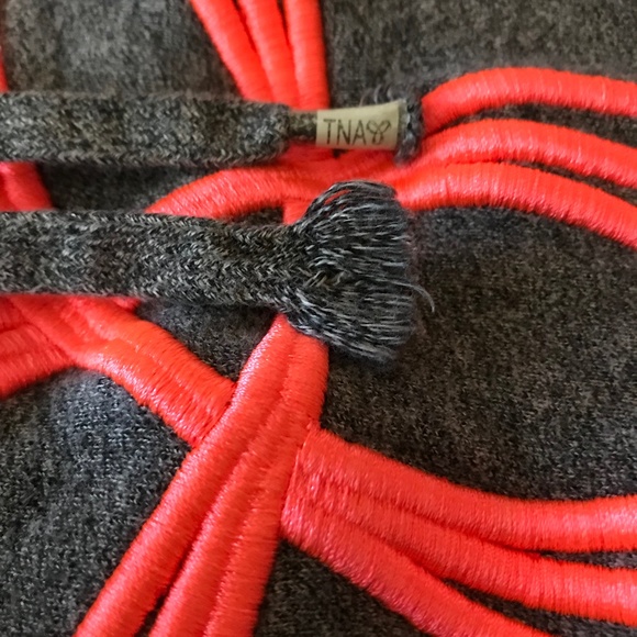 TNA Pullover Hoody - Picture 4 of 4